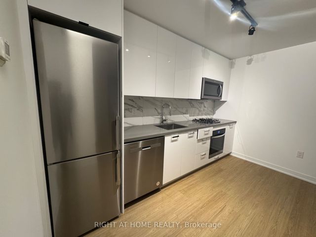 317 - 195 McCaul St