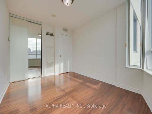 2808 - 18 Spring Garden Ave