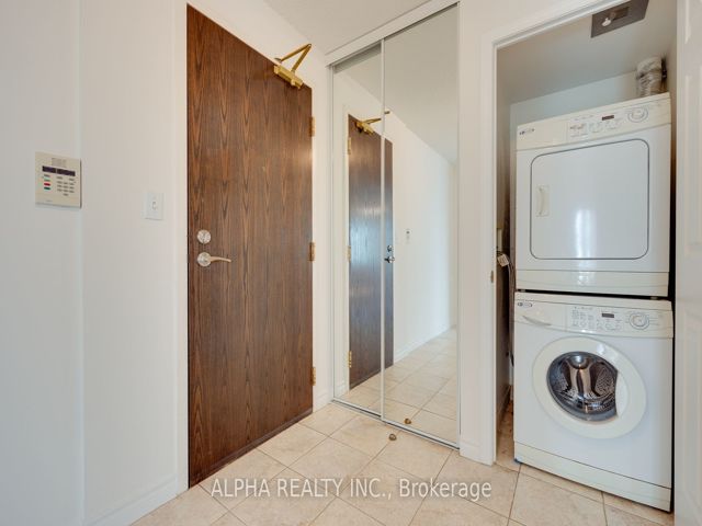 2808 - 18 Spring Garden Ave