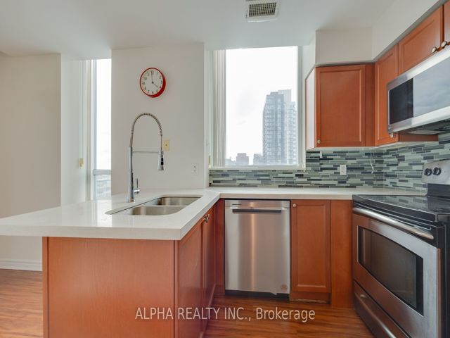 2808 - 18 Spring Garden Ave