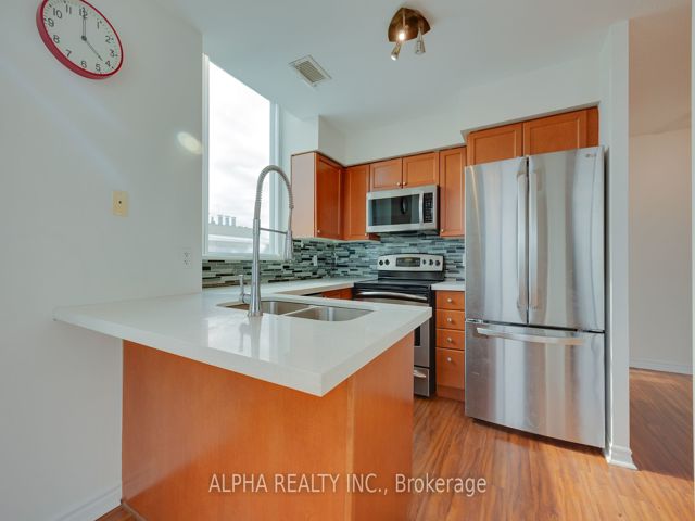 2808 - 18 Spring Garden Ave