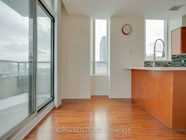 2808 - 18 Spring Garden Ave
