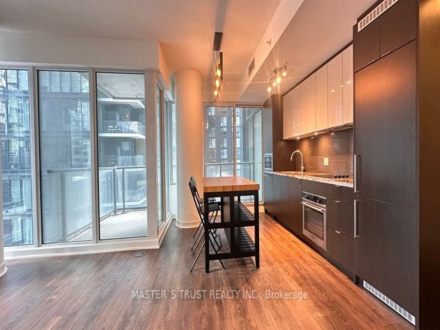 1502 - 125 Blue Jays Way