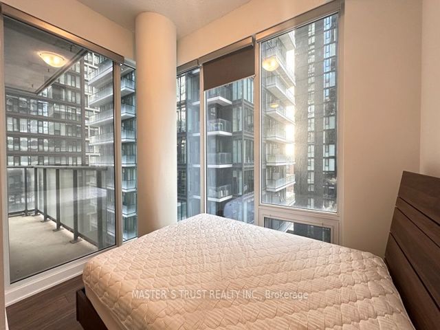 1502 - 125 Blue Jays Way