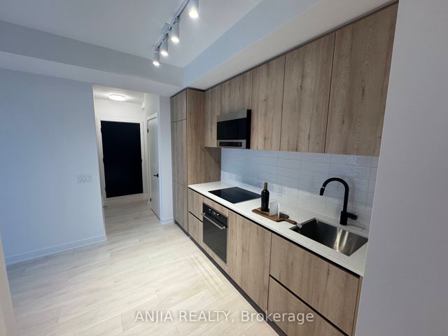 1809 - 117 Broadway Ave