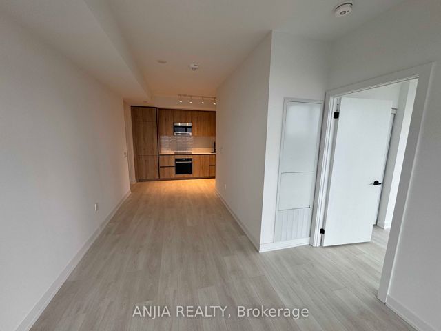 1809 - 117 Broadway Ave