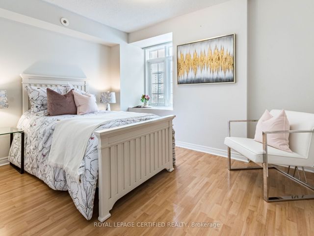 6 - 55 Cedarcroft Blvd