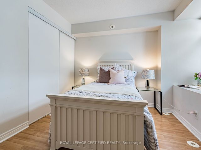 6 - 55 Cedarcroft Blvd