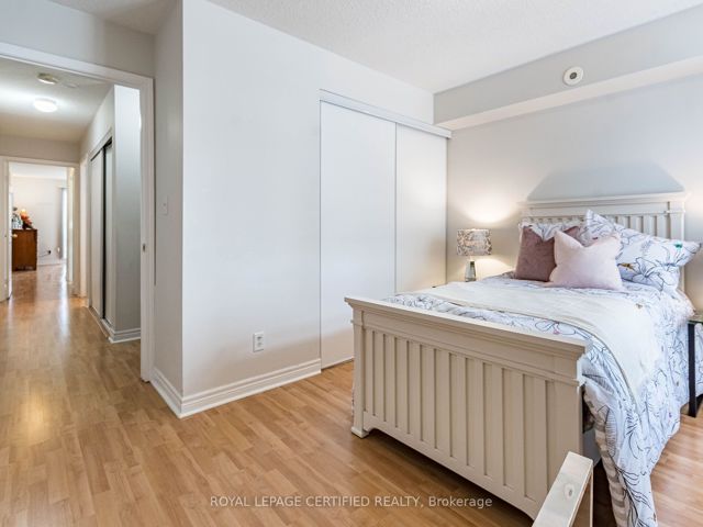 6 - 55 Cedarcroft Blvd