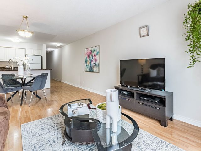 6 - 55 Cedarcroft Blvd