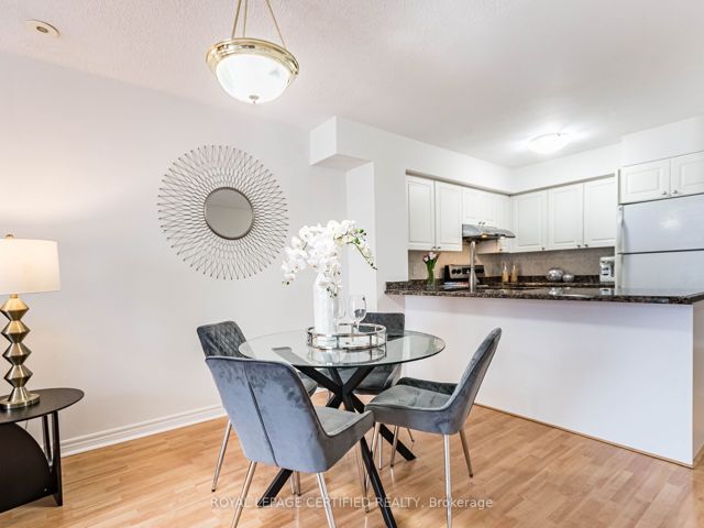 6 - 55 Cedarcroft Blvd