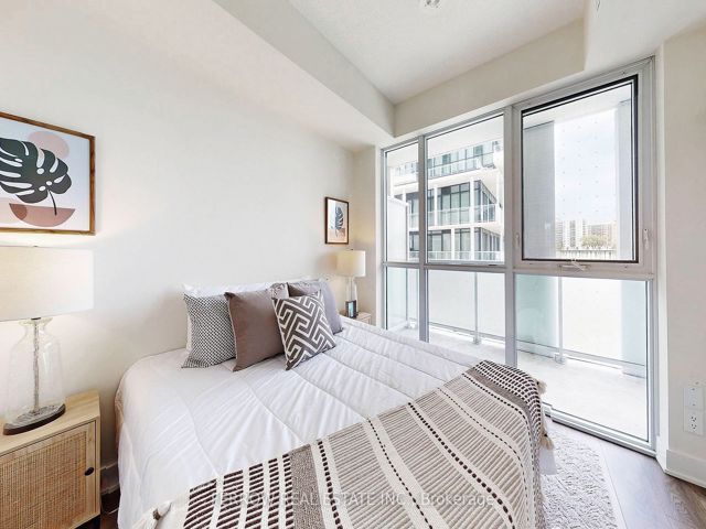 303 - 188 Fairview Mall Dr