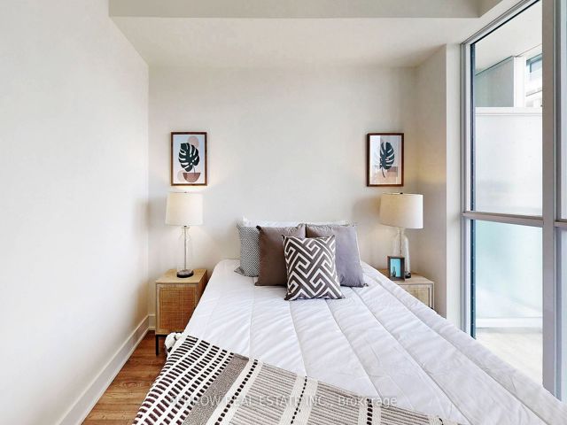 303 - 188 Fairview Mall Dr