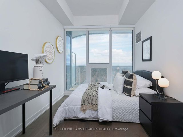 2109 - 15 Holmes Ave