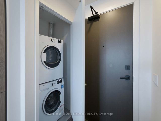 2109 - 15 Holmes Ave