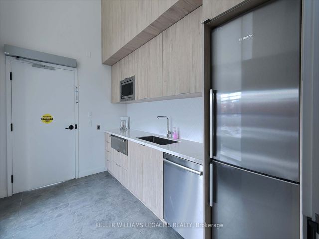 2109 - 15 Holmes Ave