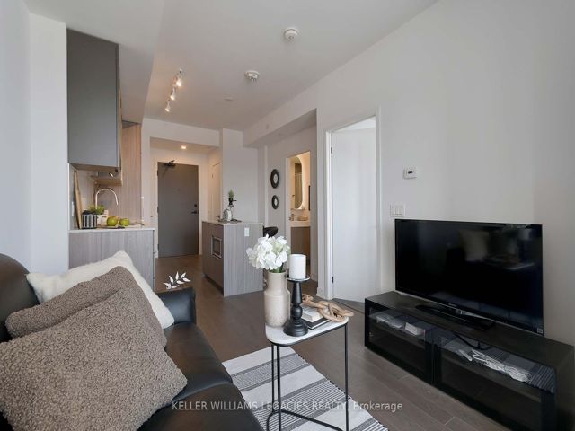 2109 - 15 Holmes Ave