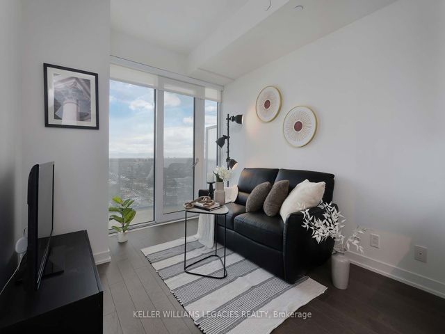 2109 - 15 Holmes Ave