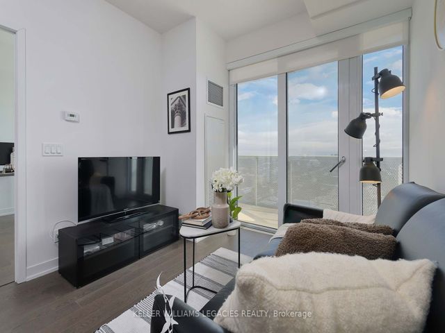 2109 - 15 Holmes Ave