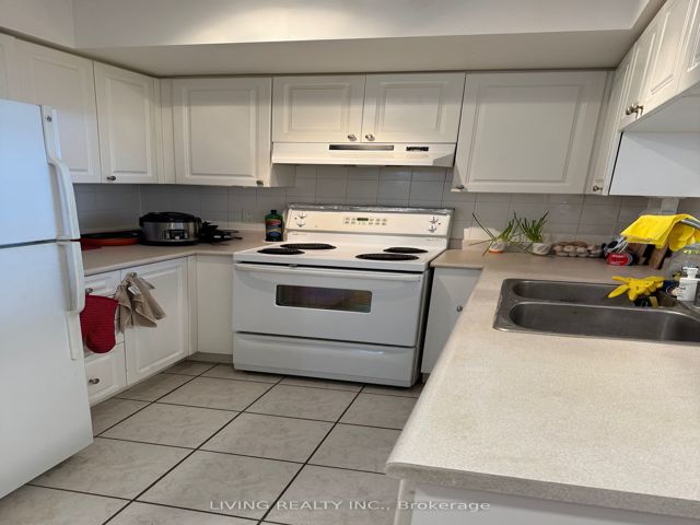 302 - 22 Olive Ave