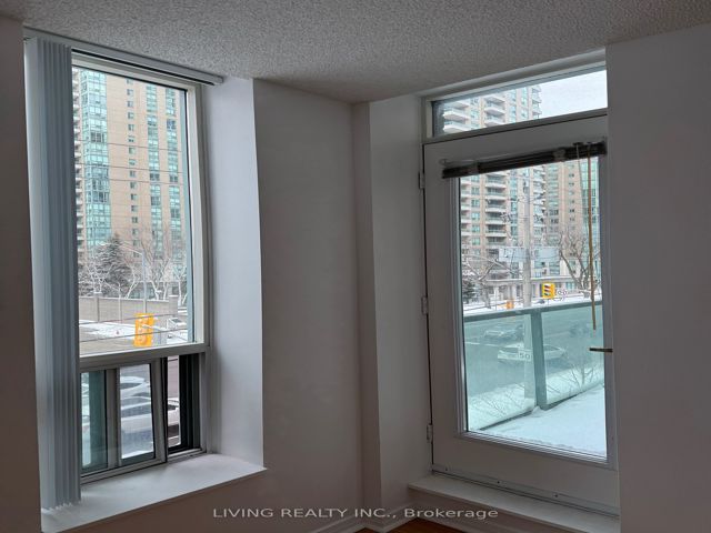 302 - 22 Olive Ave