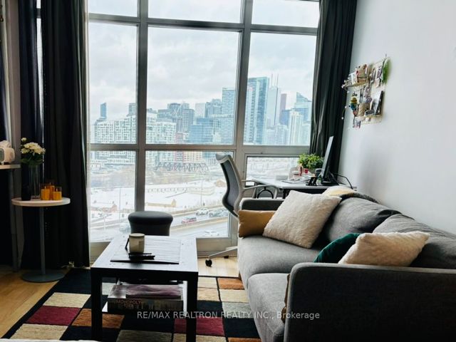 1410 - 231 Fort York Blvd