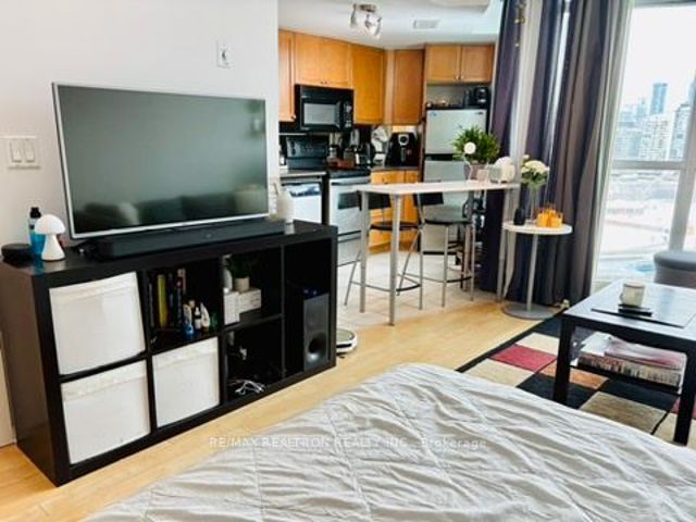 1410 - 231 Fort York Blvd