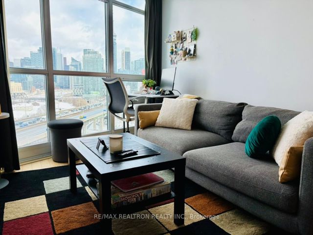 1410 - 231 Fort York Blvd