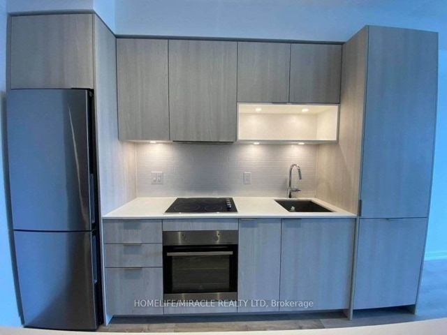 1002 - 20 Tubman Ave