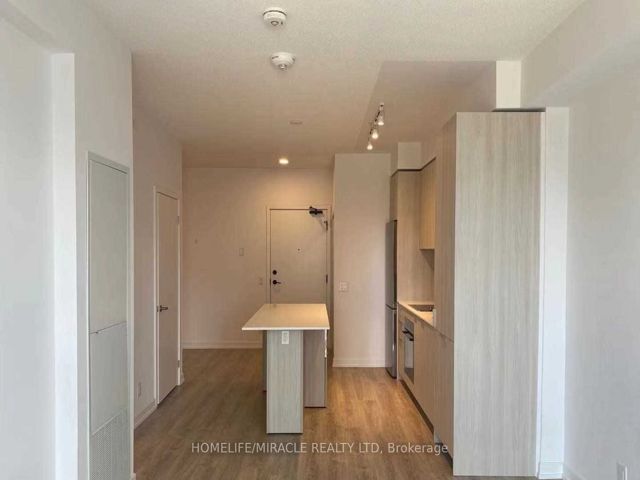 1002 - 20 Tubman Ave