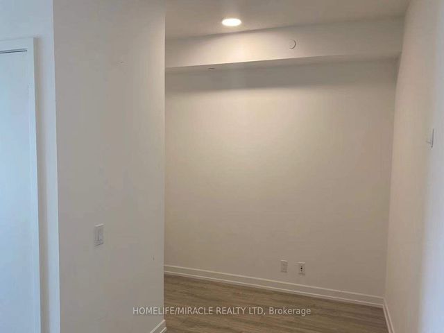1002 - 20 Tubman Ave