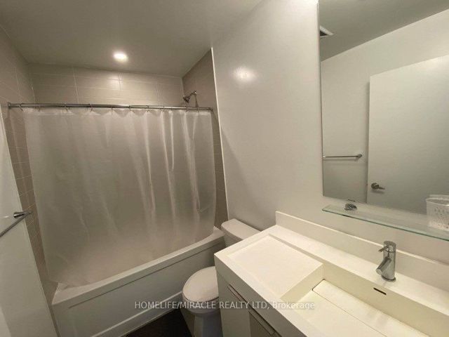 1002 - 20 Tubman Ave