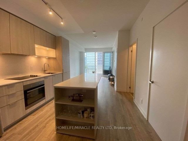 1002 - 20 Tubman Ave
