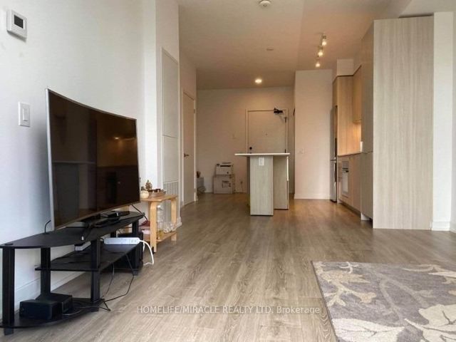 1002 - 20 Tubman Ave