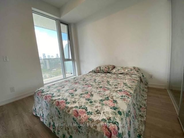 1002 - 20 Tubman Ave