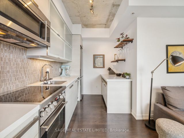 301 - 1205 Queen St W