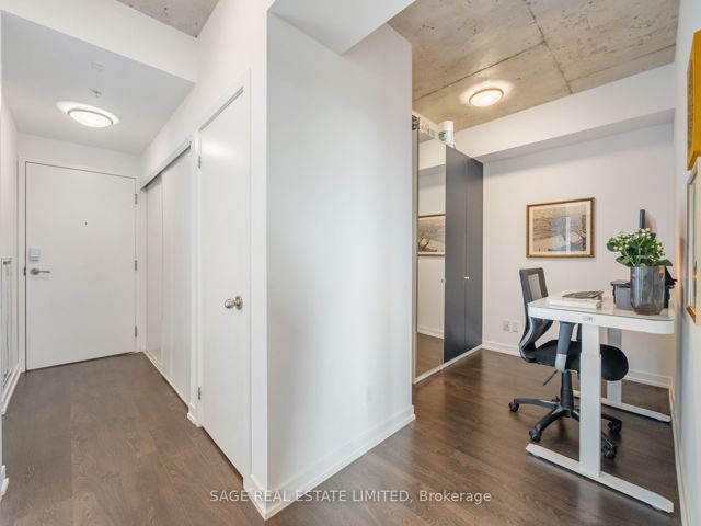 301 - 1205 Queen St W