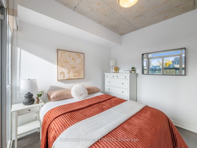 301 - 1205 Queen St W