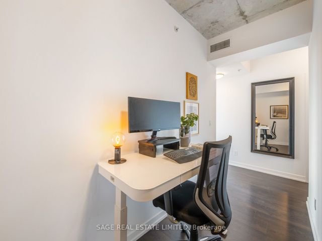 301 - 1205 Queen St W