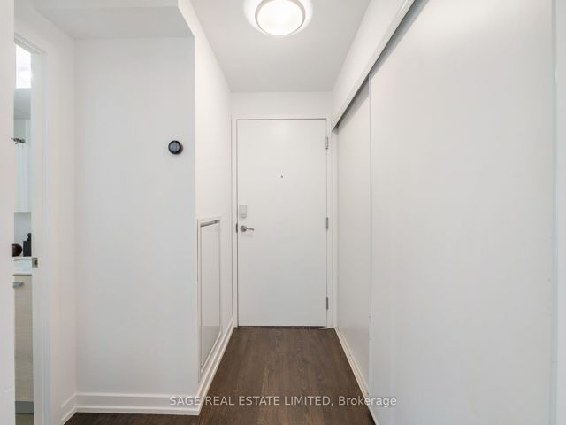 301 - 1205 Queen St W