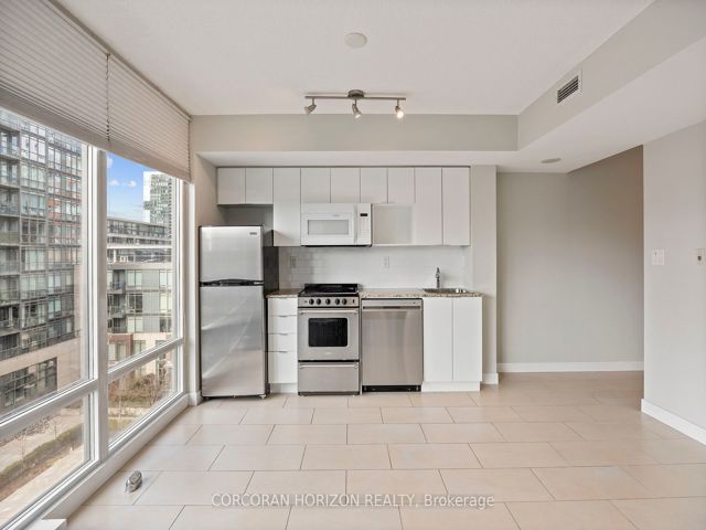 718 - 15 Brunel Crt