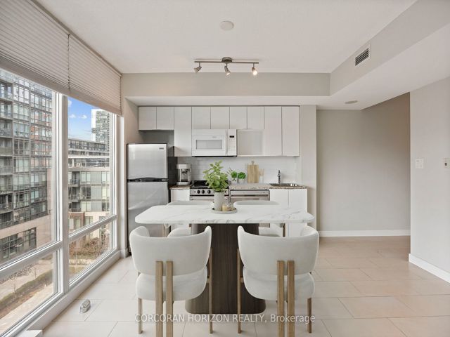 718 - 15 Brunel Crt