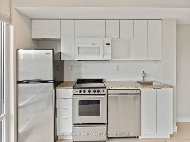 718 - 15 Brunel Crt