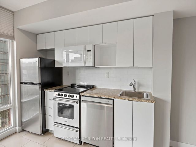 718 - 15 Brunel Crt