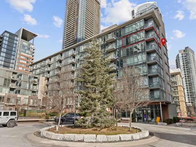 718 - 15 Brunel Crt