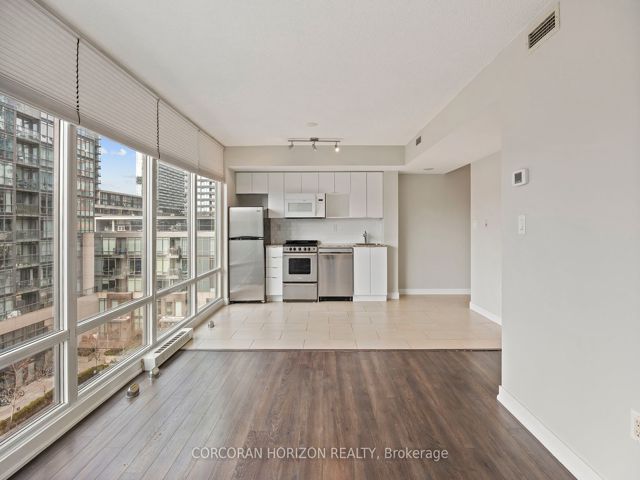 718 - 15 Brunel Crt
