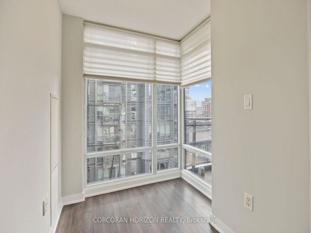 718 - 15 Brunel Crt