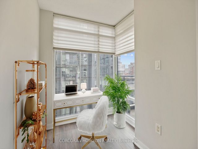718 - 15 Brunel Crt
