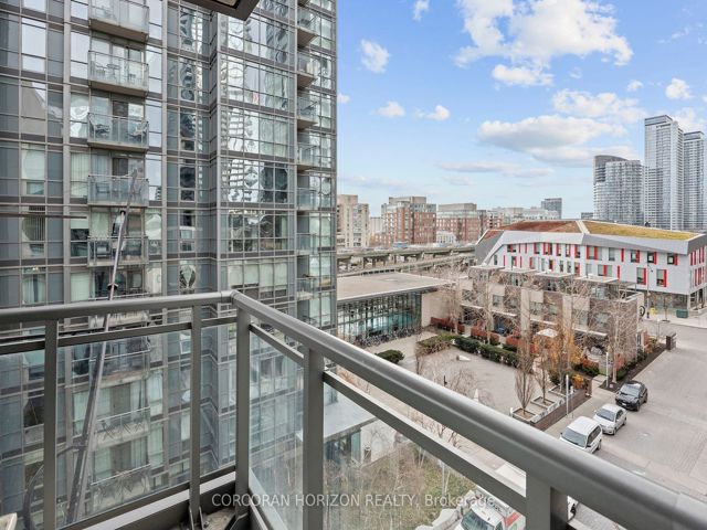 718 - 15 Brunel Crt