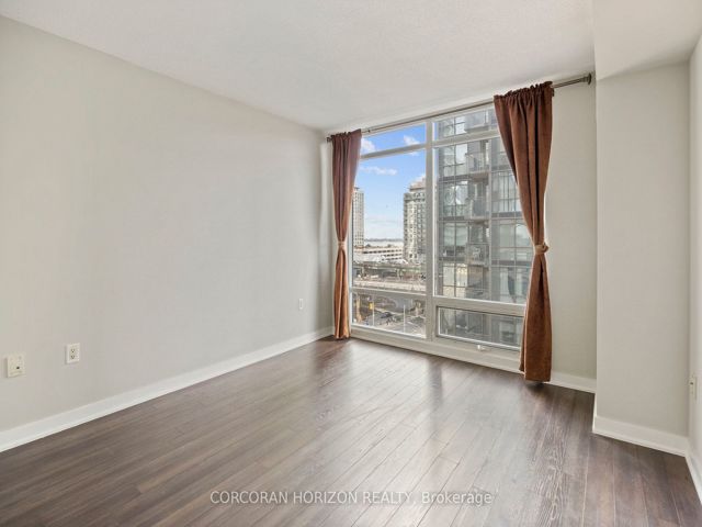 718 - 15 Brunel Crt